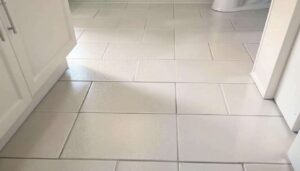 Mescola i 3 ingredienti e applicali sulle fughe. In 15 minuti saranno come nuove